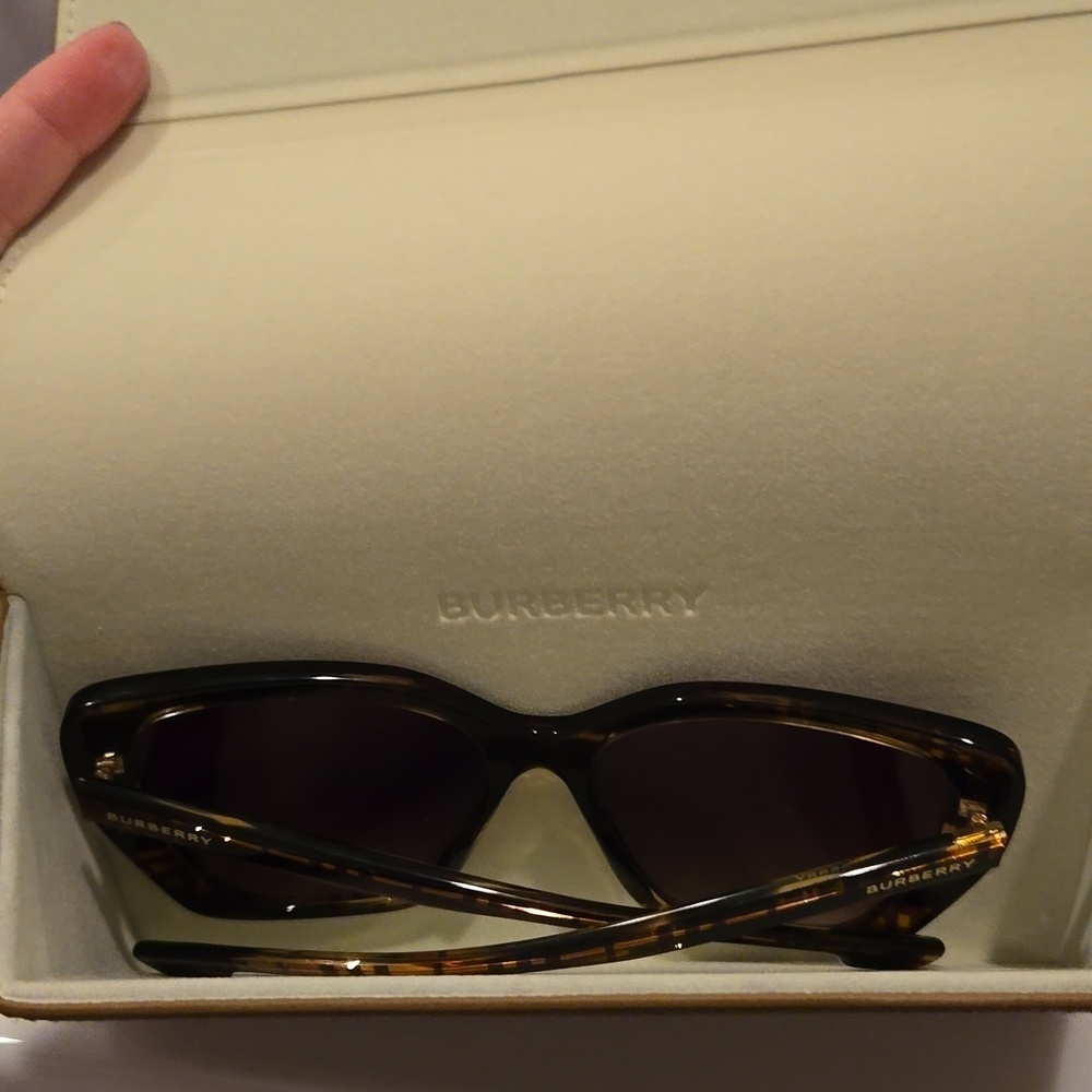 Burberry Checkered Brown Cat Eye Sunglasses brand new in box - Picture 14 of 15
